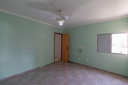 Casa à venda com 250m², 4 quartos e 2 vagas Casa à venda com 250m², 4 quartos e 2 vagasSuíte