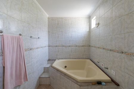 Casa à venda com 250m², 4 quartos e 2 vagas Casa à venda com 250m², 4 quartos e 2 vagasBanheiro Suíte