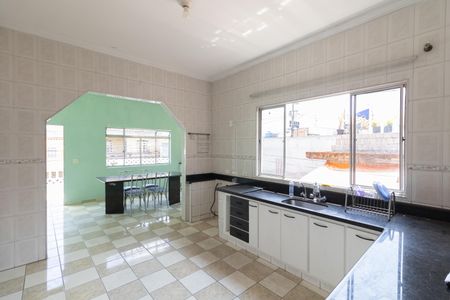 Casa à venda com 250m², 4 quartos e 2 vagas Casa à venda com 250m², 4 quartos e 2 vagasCozinha