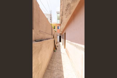 Casa à venda com 250m², 4 quartos e 2 vagas Casa à venda com 250m², 4 quartos e 2 vagasCorredor Lateral