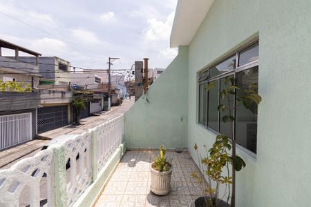Casa à venda com 250m², 4 quartos e 2 vagas Casa à venda com 250m², 4 quartos e 2 vagasVaranda