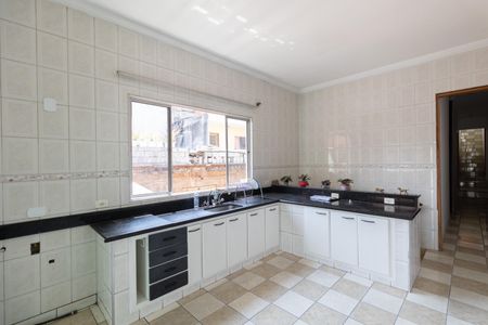 Casa à venda com 250m², 4 quartos e 2 vagas Casa à venda com 250m², 4 quartos e 2 vagasCozinha
