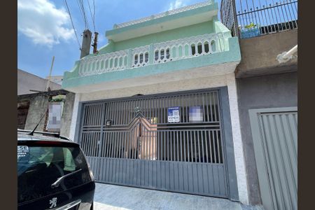 Casa à venda com 250m², 4 quartos e 2 vagas Casa à venda com 250m², 4 quartos e 2 vagasFachada + Placa