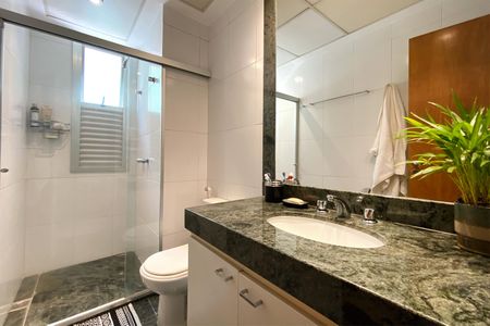 Apartamento à venda com 148m², 4 quartos e 3 vagasBanheiro