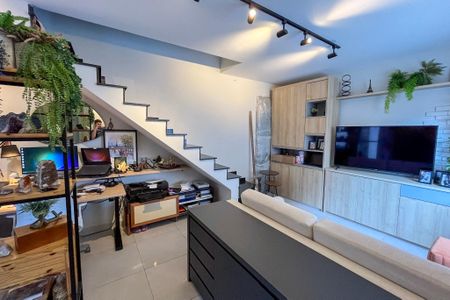 Sala de casa à venda com 3 quartos, 120m² em Vila Gumercindo, São Paulo