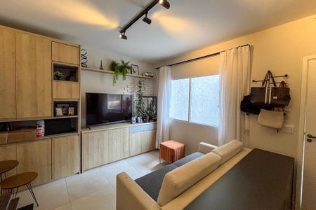 Sala de casa à venda com 3 quartos, 120m² em Vila Gumercindo, São Paulo