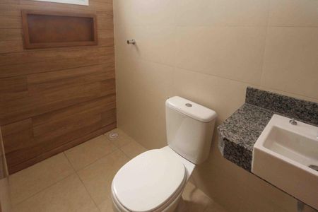 Casa à venda com 82m², 2 quartos e 2 vagasBanheiro da Suite