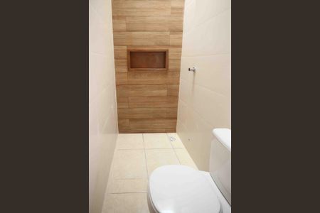 Casa à venda com 82m², 2 quartos e 2 vagasBanheiro da Suite