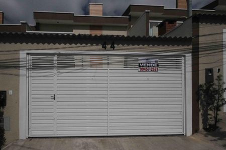 Casa à venda com 82m², 2 quartos e 2 vagasFachada