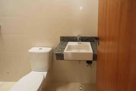 Casa à venda com 82m², 2 quartos e 2 vagasBanheiro da Suite