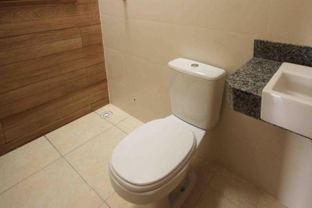 Casa à venda com 82m², 2 quartos e 2 vagasBanheiro da Suite