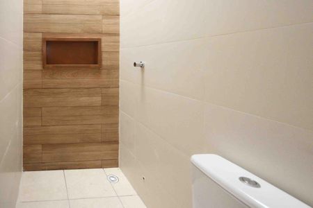 Casa à venda com 82m², 2 quartos e 2 vagasBanheiro da Suite