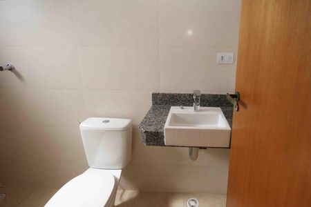 Casa à venda com 82m², 2 quartos e 2 vagasBanheiro da Suite