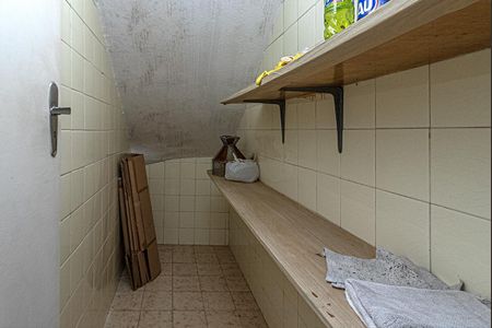 Casa à venda com 180m², 4 quartos e 2 vagas Casa à venda com 180m², 4 quartos e 2 vagasdespensa na cozinha_1