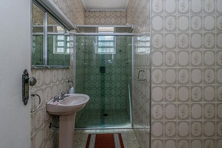 Casa à venda com 180m², 4 quartos e 2 vagas Casa à venda com 180m², 4 quartos e 2 vagasbanheiro social_4