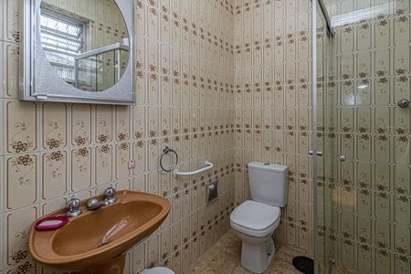 Casa à venda com 180m², 4 quartos e 2 vagas Casa à venda com 180m², 4 quartos e 2 vagasbanheiro na suíte_1