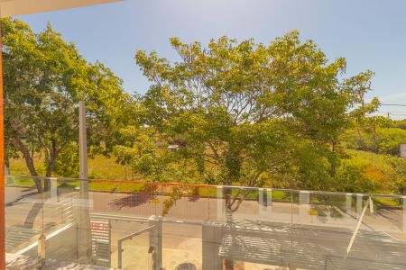 Casa à venda com 230m², 3 quartos e 2 vagas Casa à venda com 230m², 3 quartos e 2 vagasVista Varanda da Suíte 3