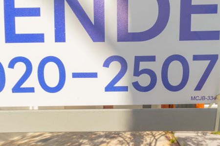 Casa à venda com 230m², 3 quartos e 2 vagas Casa à venda com 230m², 3 quartos e 2 vagasCódigo