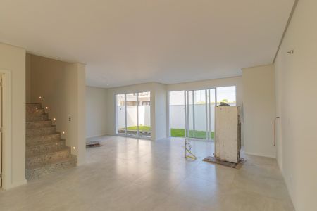 Casa à venda com 230m², 3 quartos e 2 vagas Casa à venda com 230m², 3 quartos e 2 vagasSala/Cozinha