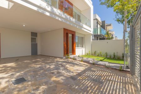Casa à venda com 230m², 3 quartos e 2 vagas Casa à venda com 230m², 3 quartos e 2 vagasGaragem/Entrada