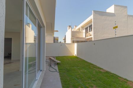 Casa à venda com 230m², 3 quartos e 2 vagas Casa à venda com 230m², 3 quartos e 2 vagasÁrea externa/Fundos