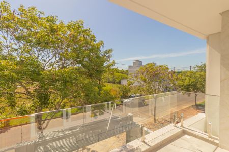 Casa à venda com 230m², 3 quartos e 2 vagas Casa à venda com 230m², 3 quartos e 2 vagasVaranda da Suíte 3