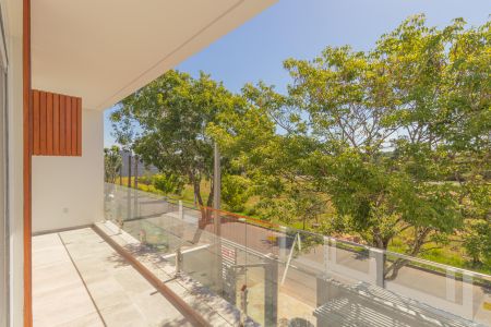 Casa à venda com 230m², 3 quartos e 2 vagas Casa à venda com 230m², 3 quartos e 2 vagasVaranda da Suíte 3