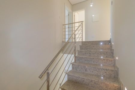 Casa à venda com 230m², 3 quartos e 2 vagas Casa à venda com 230m², 3 quartos e 2 vagasEscada/Corredor