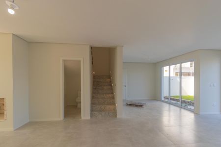 Casa à venda com 230m², 3 quartos e 2 vagas Casa à venda com 230m², 3 quartos e 2 vagasSala/Cozinha