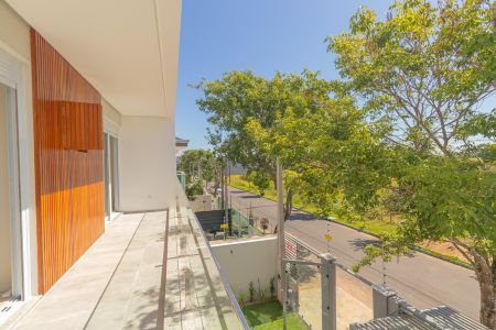 Casa à venda com 230m², 3 quartos e 2 vagas Casa à venda com 230m², 3 quartos e 2 vagasVaranda da Suíte 2