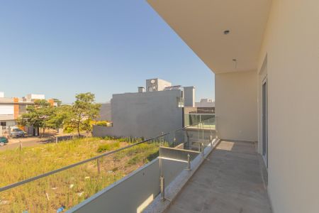 Casa à venda com 230m², 3 quartos e 2 vagas Casa à venda com 230m², 3 quartos e 2 vagasVaranda da Suíte 1