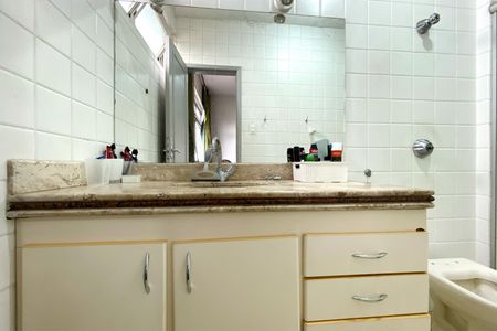 Apartamento à venda com 156m², 4 quartos e sem vagaBanheiro da Suíte 1