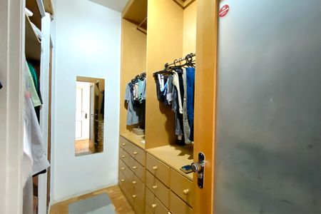 Apartamento à venda com 156m², 4 quartos e sem vagaCloset da Suíte 1