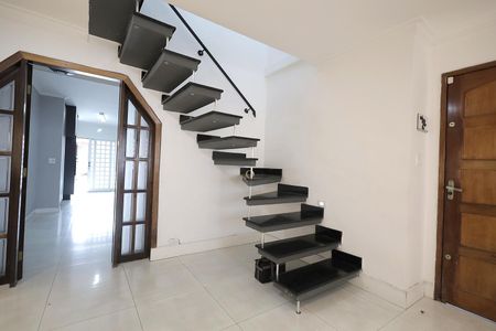 Casa para alugar com 209m², 3 quartos e 2 vagas Casa para alugar com 209m², 3 quartos e 2 vagasSala