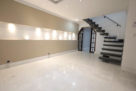 Casa para alugar com 209m², 3 quartos e 2 vagas Casa para alugar com 209m², 3 quartos e 2 vagasSala