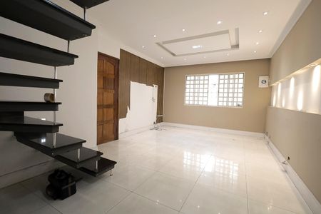 Casa para alugar com 209m², 3 quartos e 2 vagas Casa para alugar com 209m², 3 quartos e 2 vagasSala