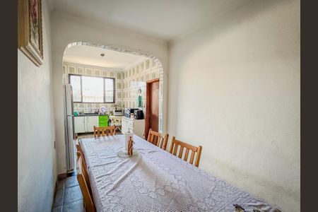 Casa à venda com 176m², 3 quartos e 1 vaga