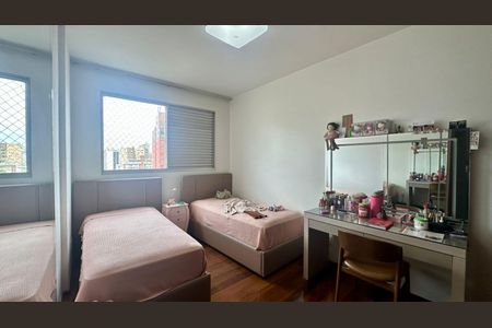 Apartamento à venda com 127m², 4 quartos e 2 vagasQuarto 