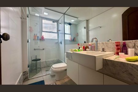 Apartamento à venda com 127m², 4 quartos e 2 vagasBanheiro 