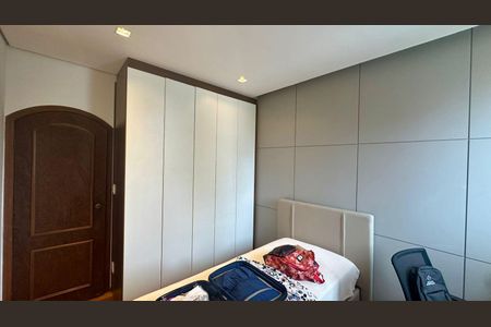 Apartamento à venda com 127m², 4 quartos e 2 vagasQuarto 