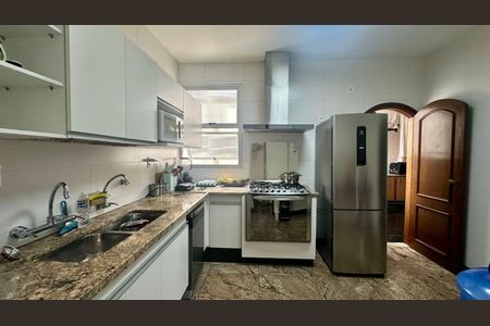 Apartamento à venda com 127m², 4 quartos e 2 vagasCozinha 
