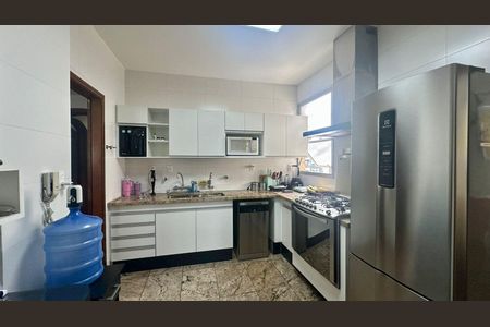 Apartamento à venda com 127m², 4 quartos e 2 vagasCozinha 