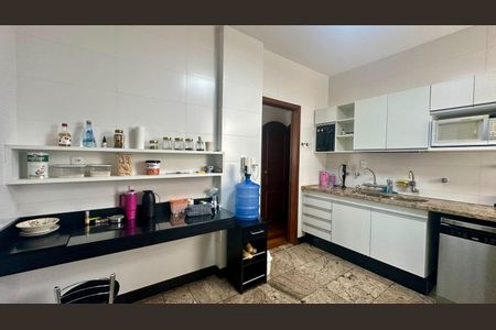 Apartamento à venda com 127m², 4 quartos e 2 vagasCozinha 