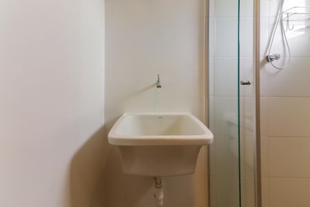 Studio para alugar com 28m², 1 quarto e 1 vaga Studio para alugar com 28m², 1 quarto e 1 vagaBanheiro