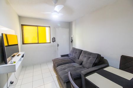Sala  de apartamento para alugar com 2 quartos, 50m² em Conjunto Habitacional Mirante dos Altos, Barueri