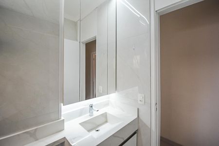 Apartamento à venda com 59m², 2 quartos e 1 vaga Apartamento à venda com 59m², 2 quartos e 1 vagaBanheiro