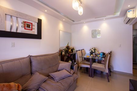 Sala de casa de condomínio para alugar com 2 quartos, 78m² em Maria Paula, São Gonçalo