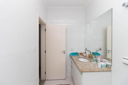 Casa à venda com 280m², 4 quartos e 4 vagasBanheiro da Suíte