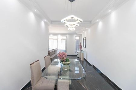 Casa à venda com 280m², 4 quartos e 4 vagasSala de Jantar