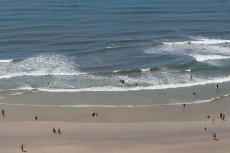 Vista de apartamento para alugar com 3 quartos, 70m² em Pitangueiras, Guarujá